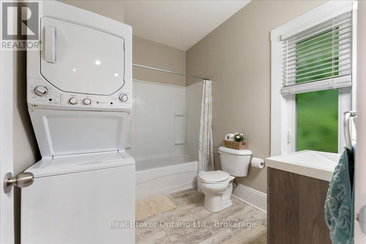 Photo 20 of 24 Rose Avenue, Brantford ON