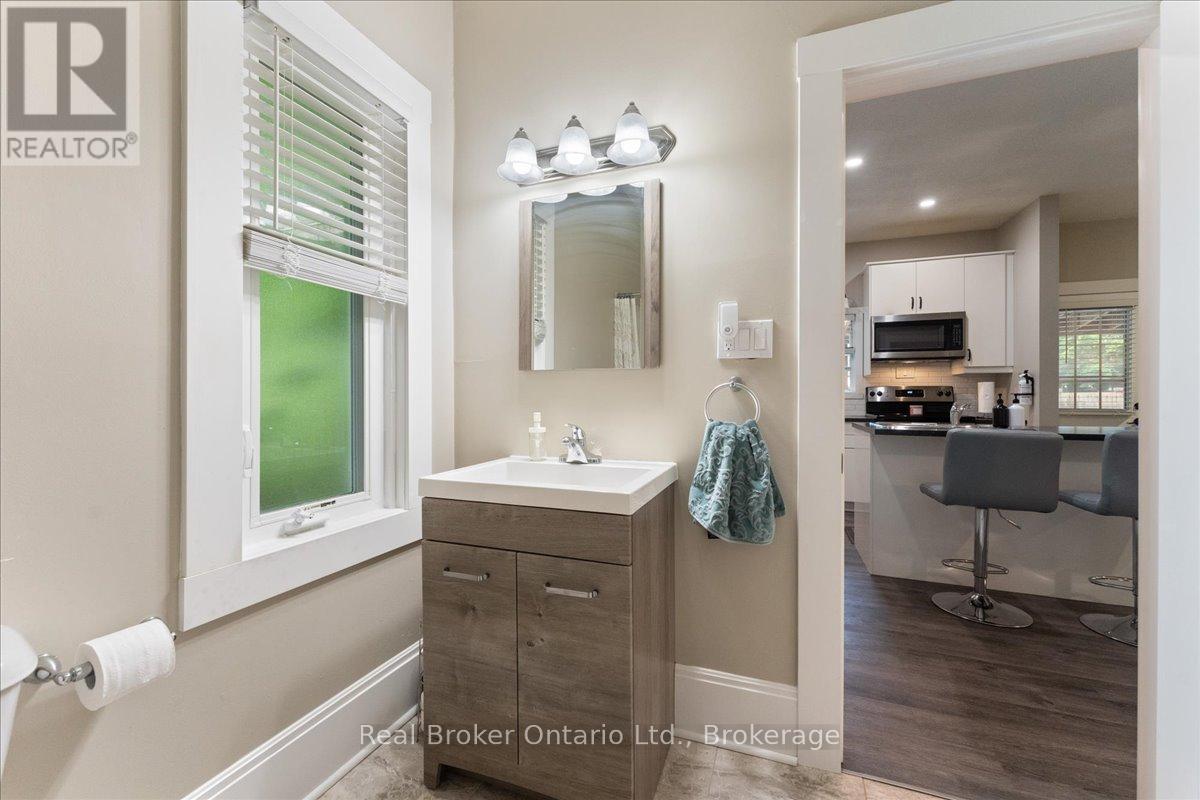 Photo 21 of 24 Rose Avenue, Brantford ON
