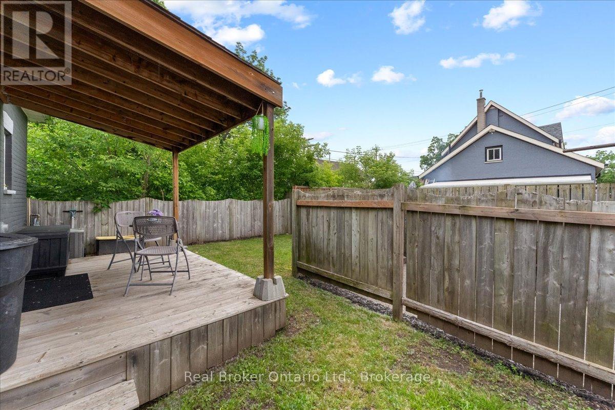 Photo 25 of 24 Rose Avenue, Brantford ON