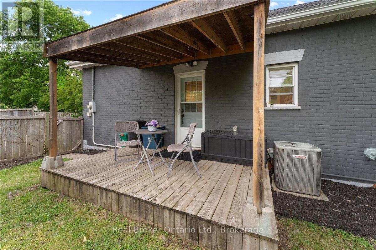 Photo 26 of 24 Rose Avenue, Brantford ON