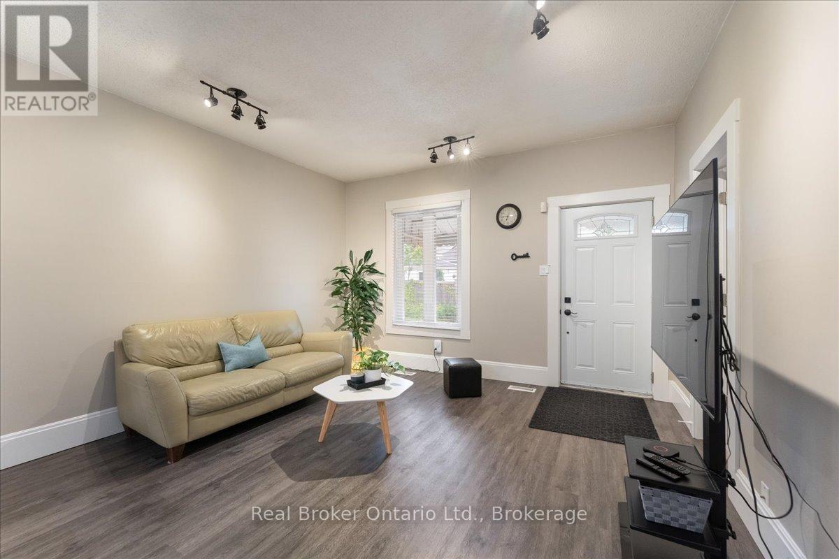 Photo 8 of 24 Rose Avenue, Brantford ON