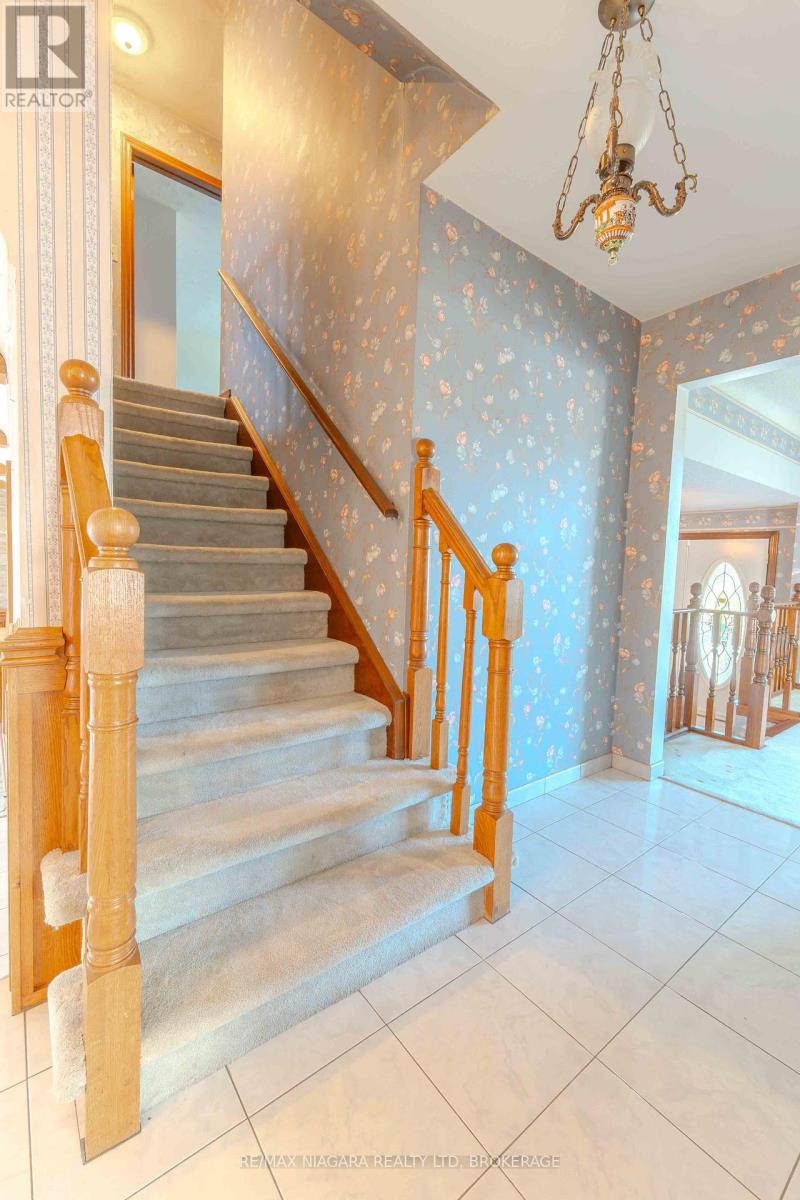 Photo 12 of 28 Tanera Crescent, St Catharines ON