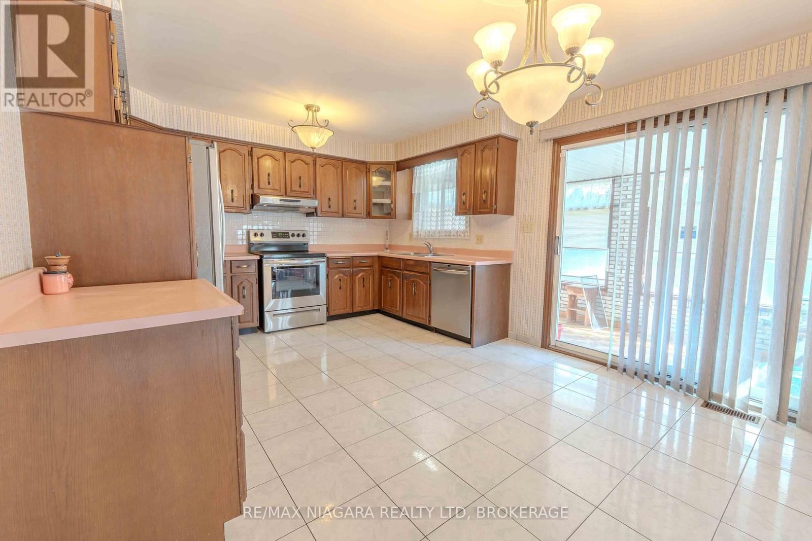 Photo 13 of 28 Tanera Crescent, St Catharines ON