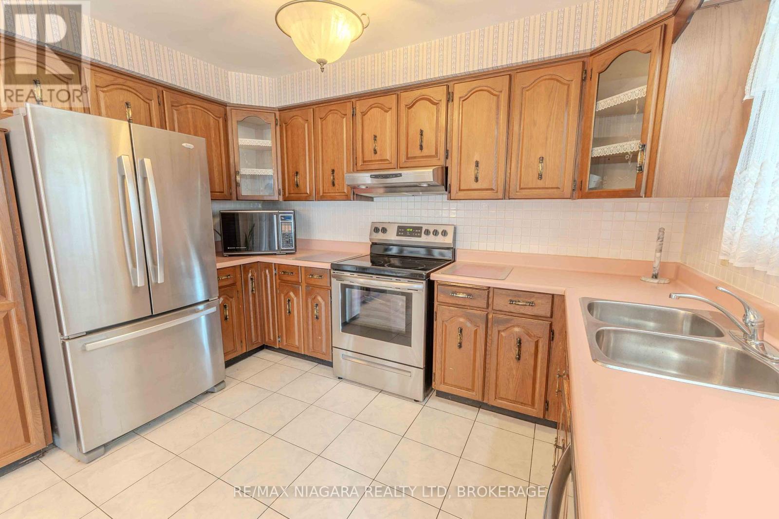 Photo 16 of 28 Tanera Crescent, St Catharines ON