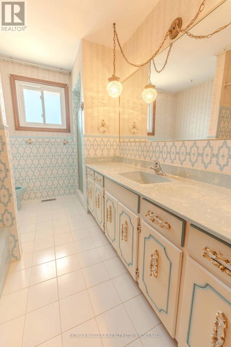 Photo 29 of 28 Tanera Crescent, St Catharines ON