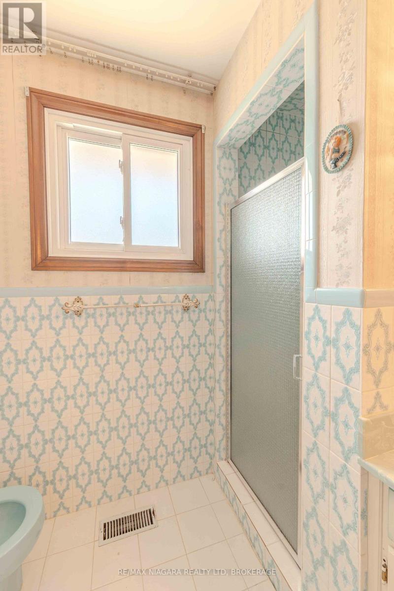 Photo 32 of 28 Tanera Crescent, St Catharines ON
