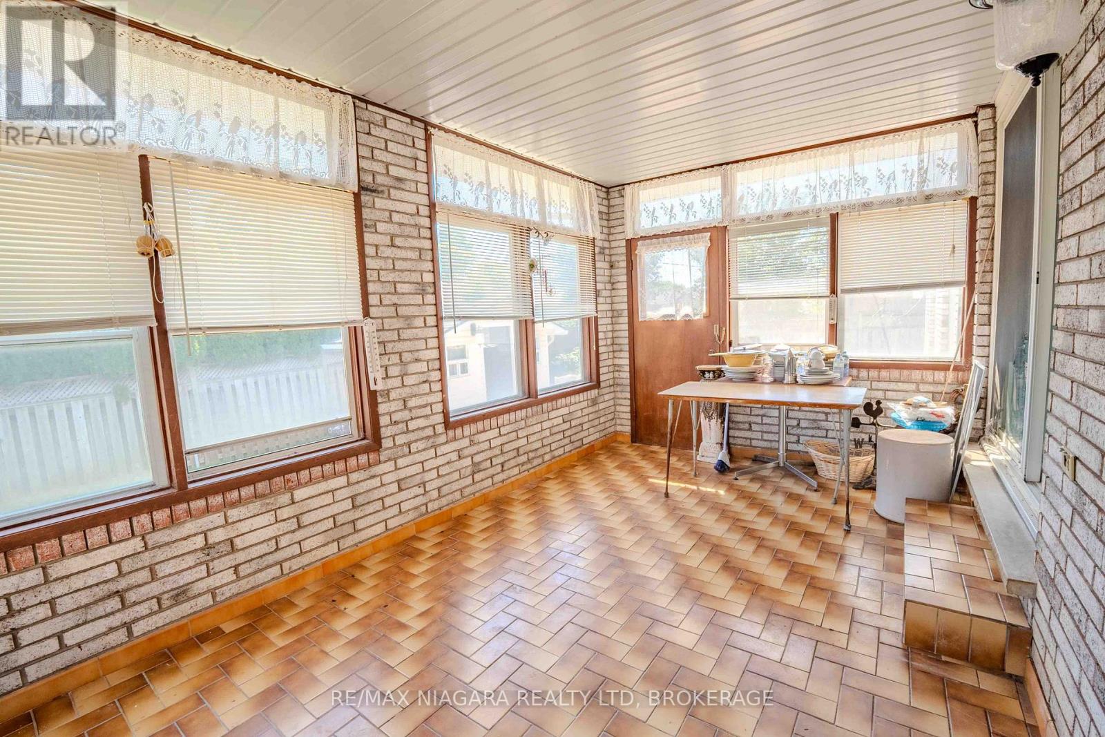 Photo 42 of 28 Tanera Crescent, St Catharines ON
