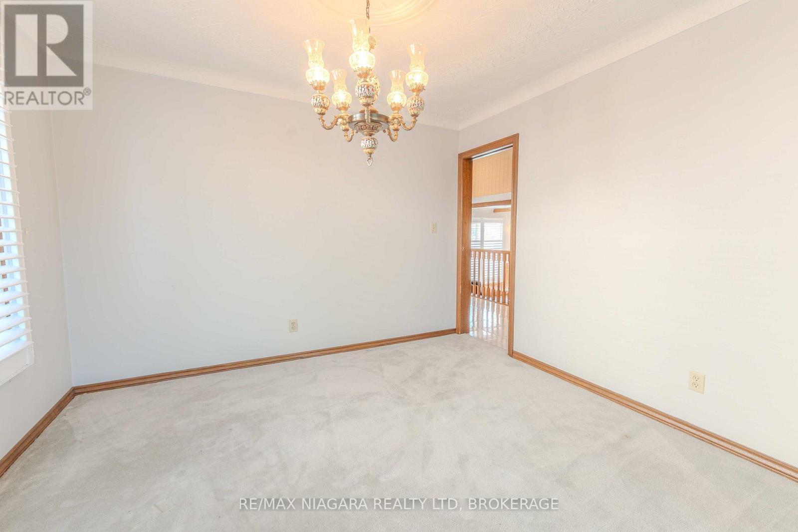 Photo 8 of 28 Tanera Crescent, St Catharines ON
