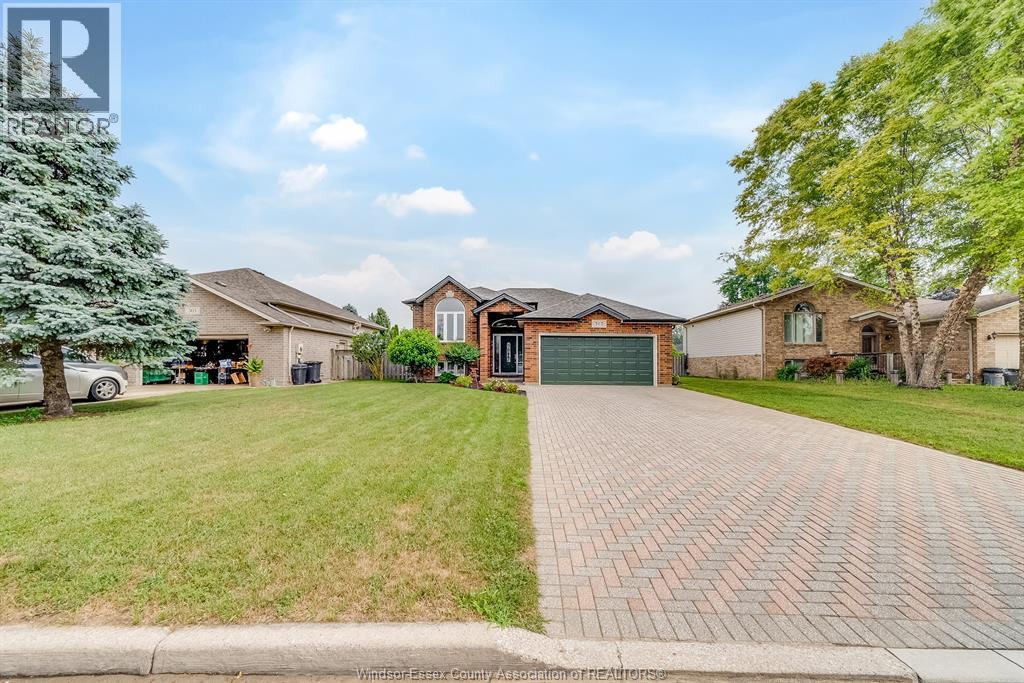 Photo 2 of 515 Birmingham Avenue, Lasalle ON