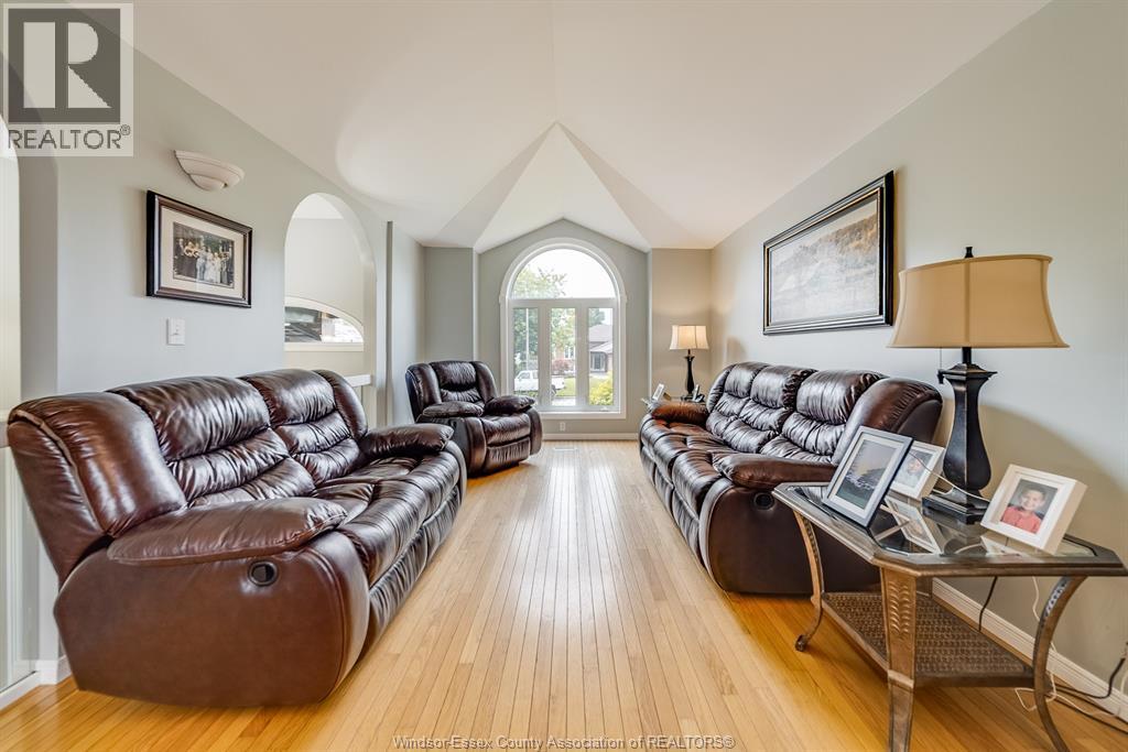 Photo 7 of 515 Birmingham Avenue, Lasalle ON