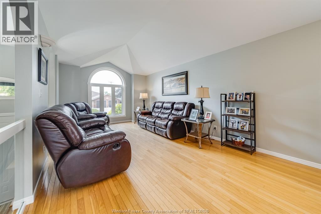 Photo 9 of 515 Birmingham Avenue, Lasalle ON