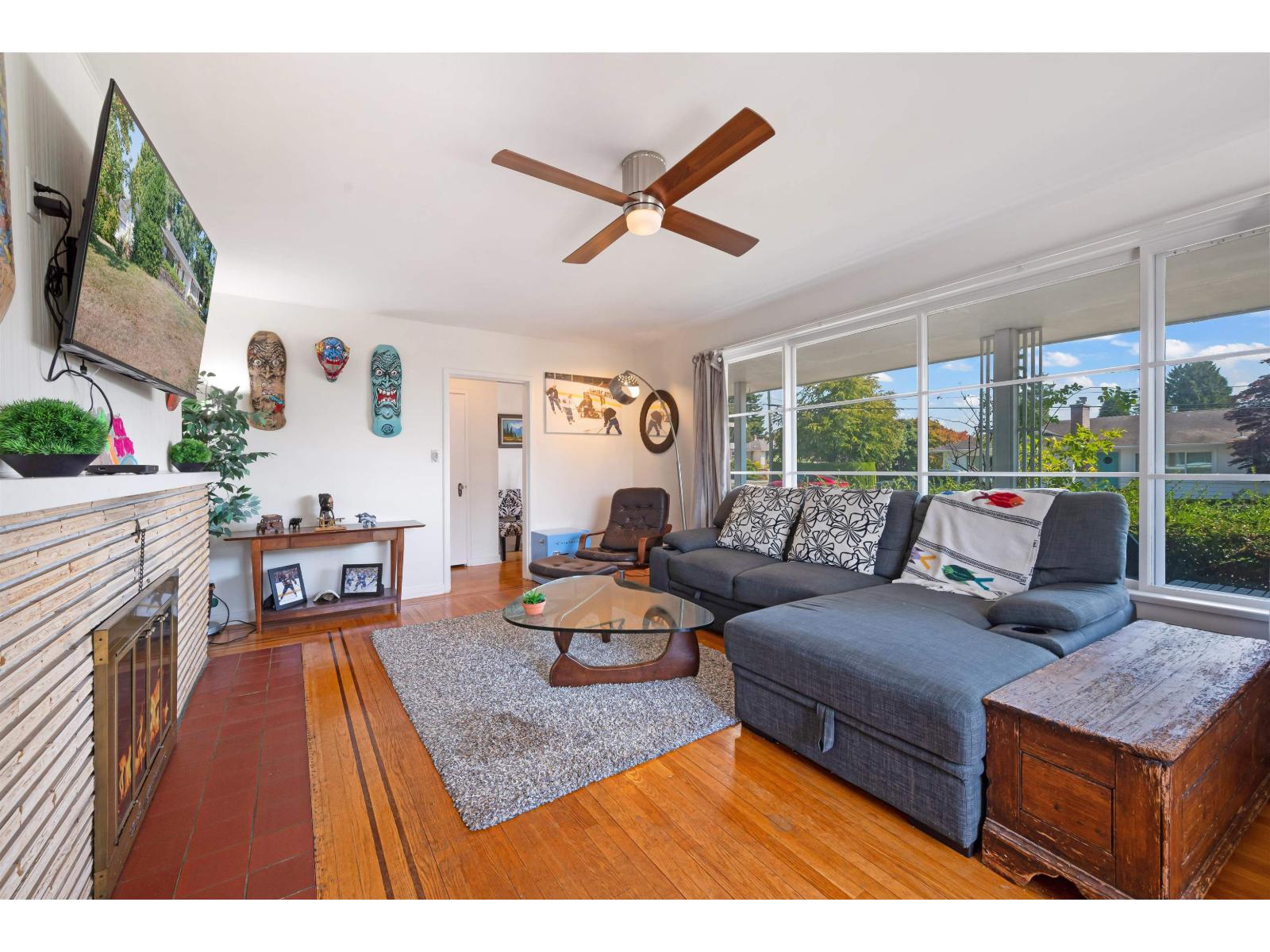Photo 11 of 1129 Dolphin Avenue, White Rock BC