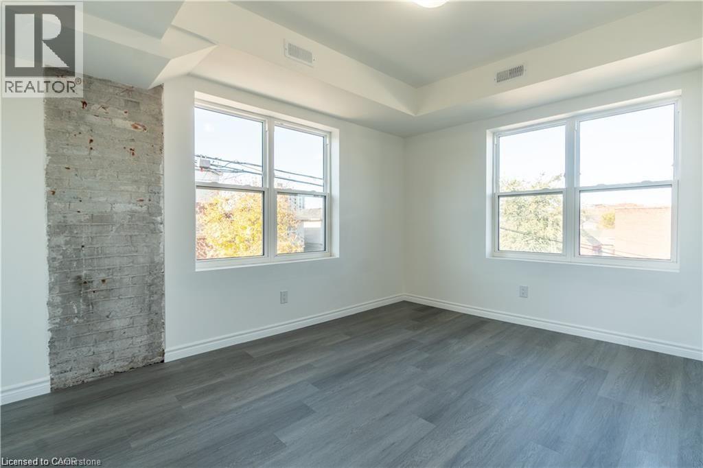 Photo 9 of 107 Victoria Avenue N Unit 2, Hamilton ON