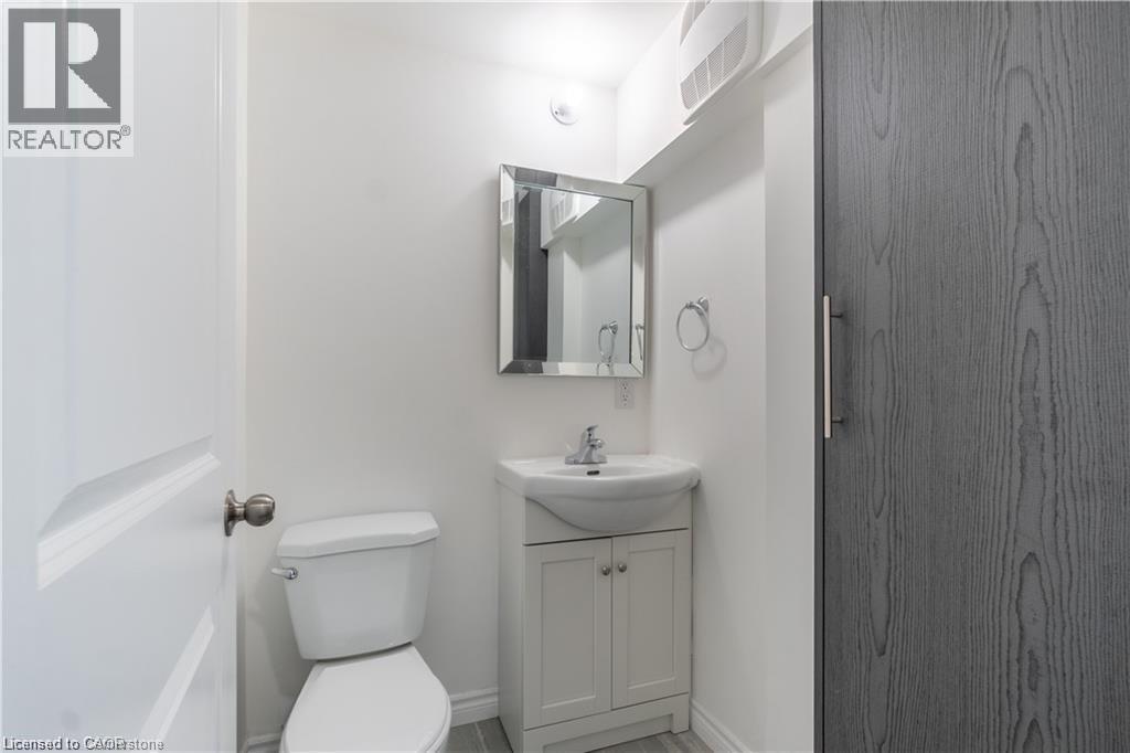 Photo 3 of 107 Victoria Avenue N Unit 2, Hamilton ON