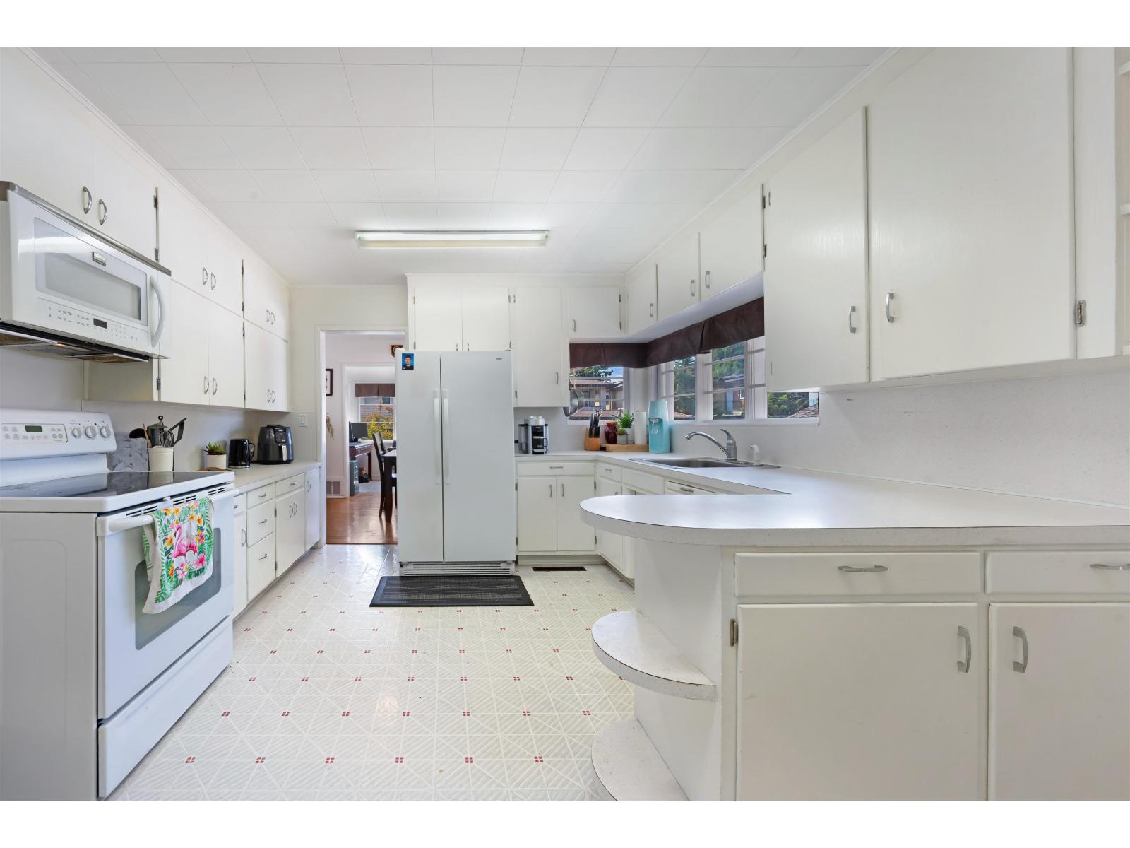 Photo 17 of 1129 Dolphin Avenue, White Rock BC
