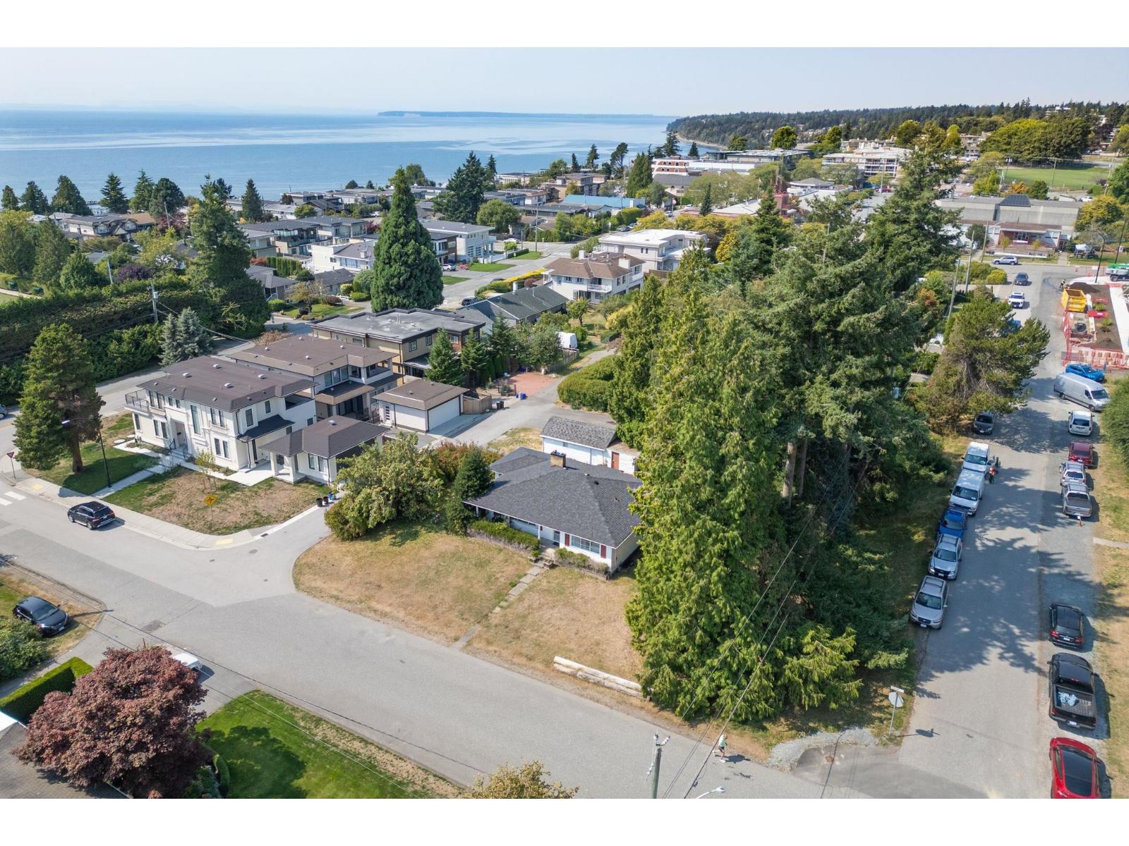 Photo 33 of 1129 Dolphin Avenue, White Rock BC
