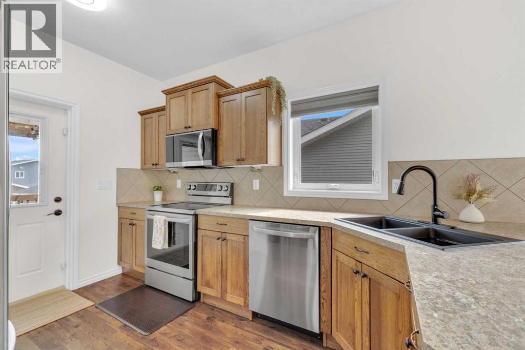 Photo 10 of 17 Cedar Crescent, Blackfalds AB