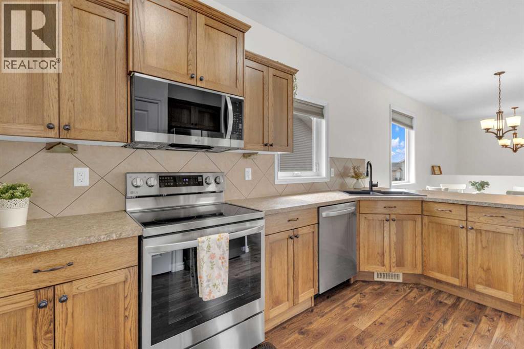 Photo 11 of 17 Cedar Crescent, Blackfalds AB
