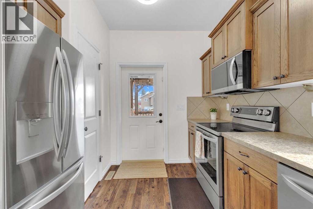 Photo 12 of 17 Cedar Crescent, Blackfalds AB