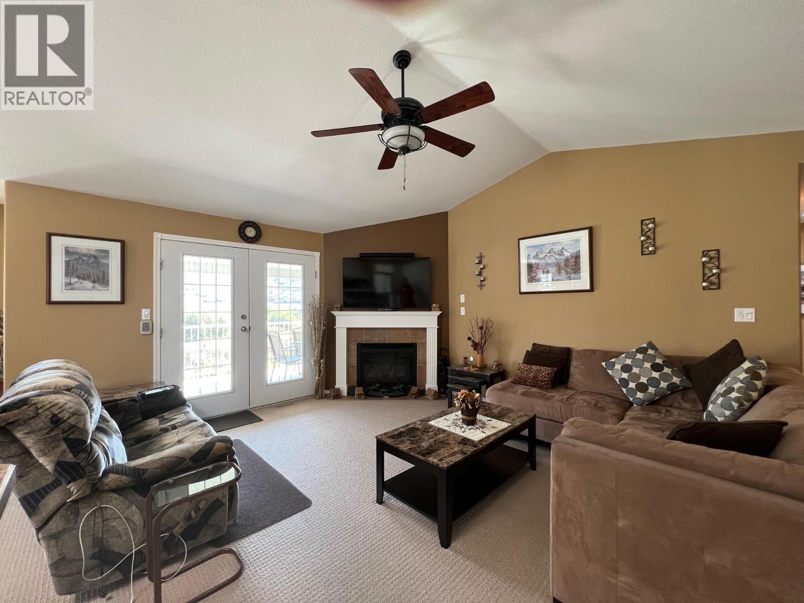 Photo 5 of 680 6th Street, Vernon BC