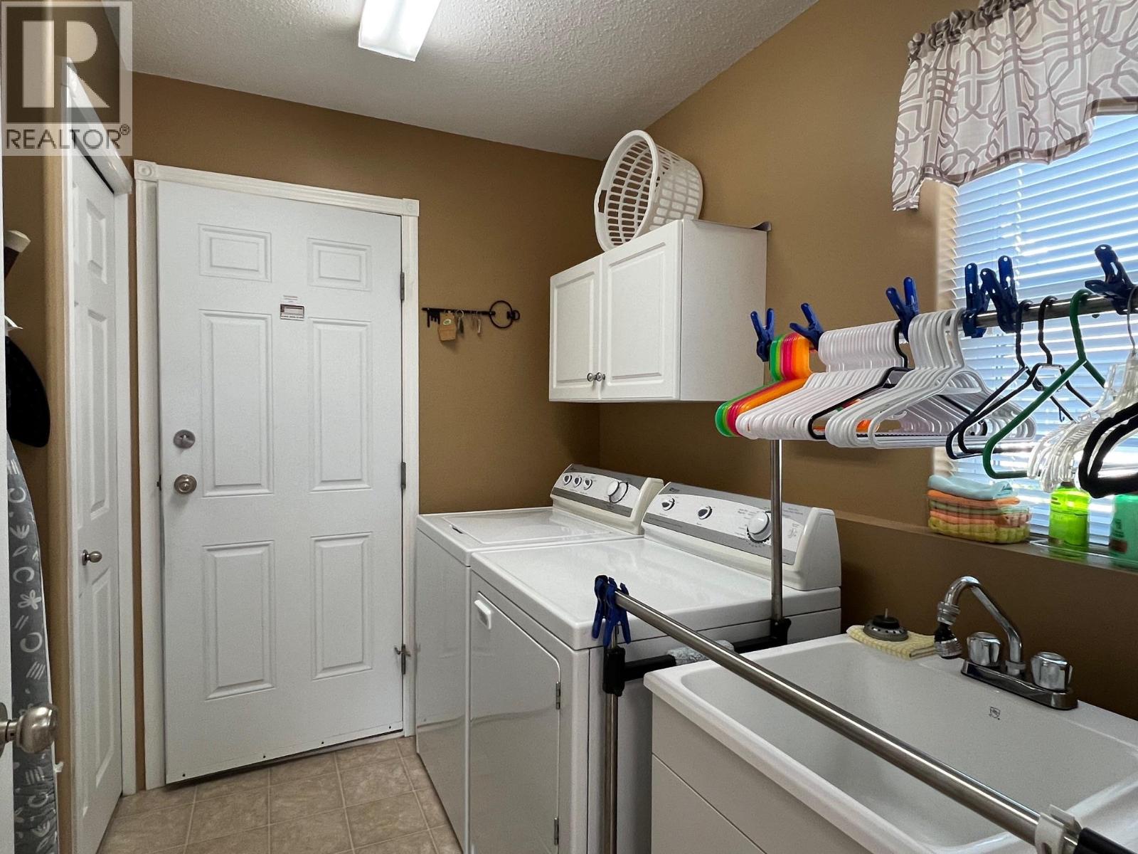 Photo 13 of 680 6th Street, Vernon BC