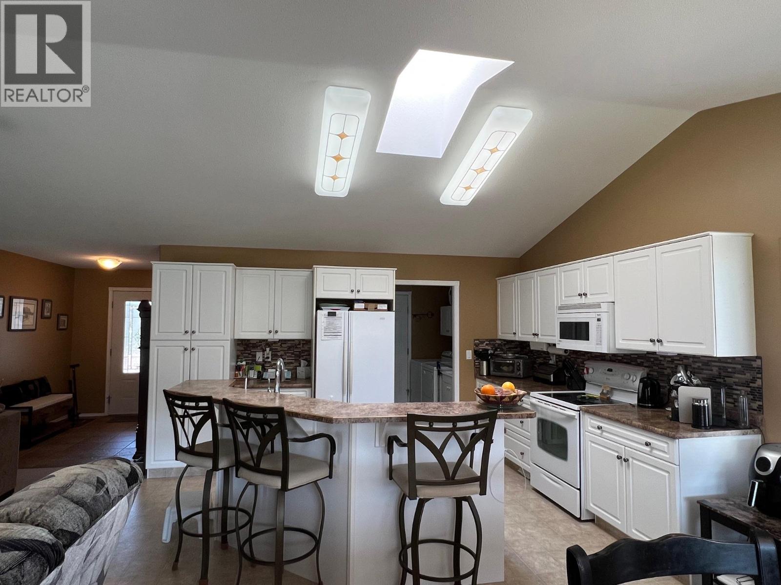 Photo 11 of 680 6th Street, Vernon BC