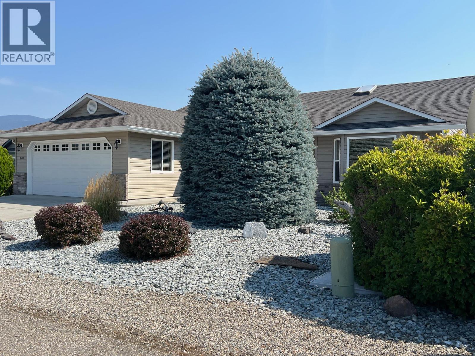 Photo 2 of 680 6th Street, Vernon BC