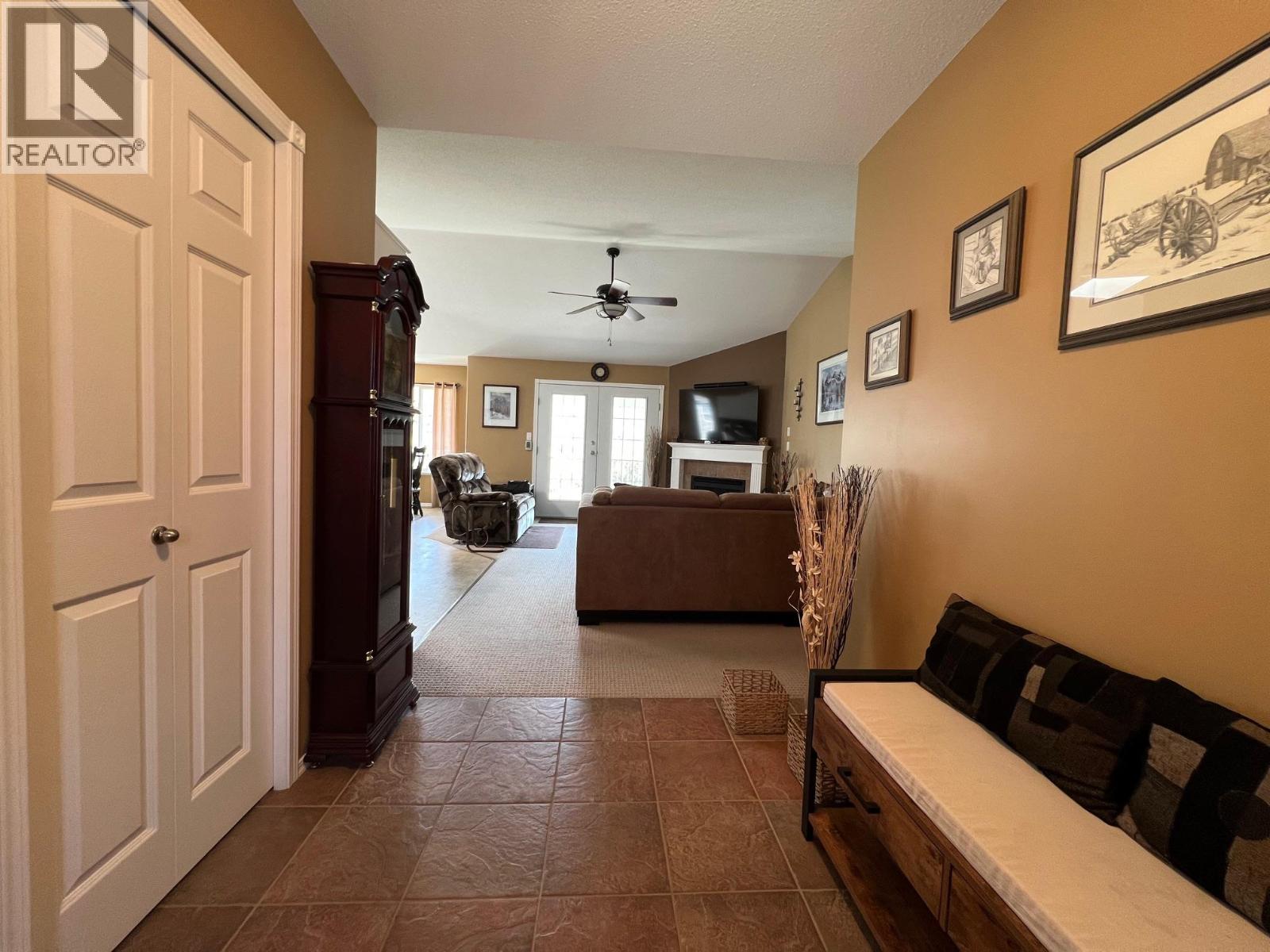 Photo 3 of 680 6th Street, Vernon BC