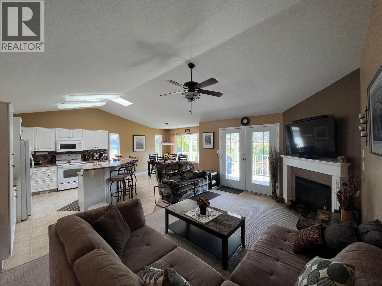 Photo 4 of 680 6th Street, Vernon BC