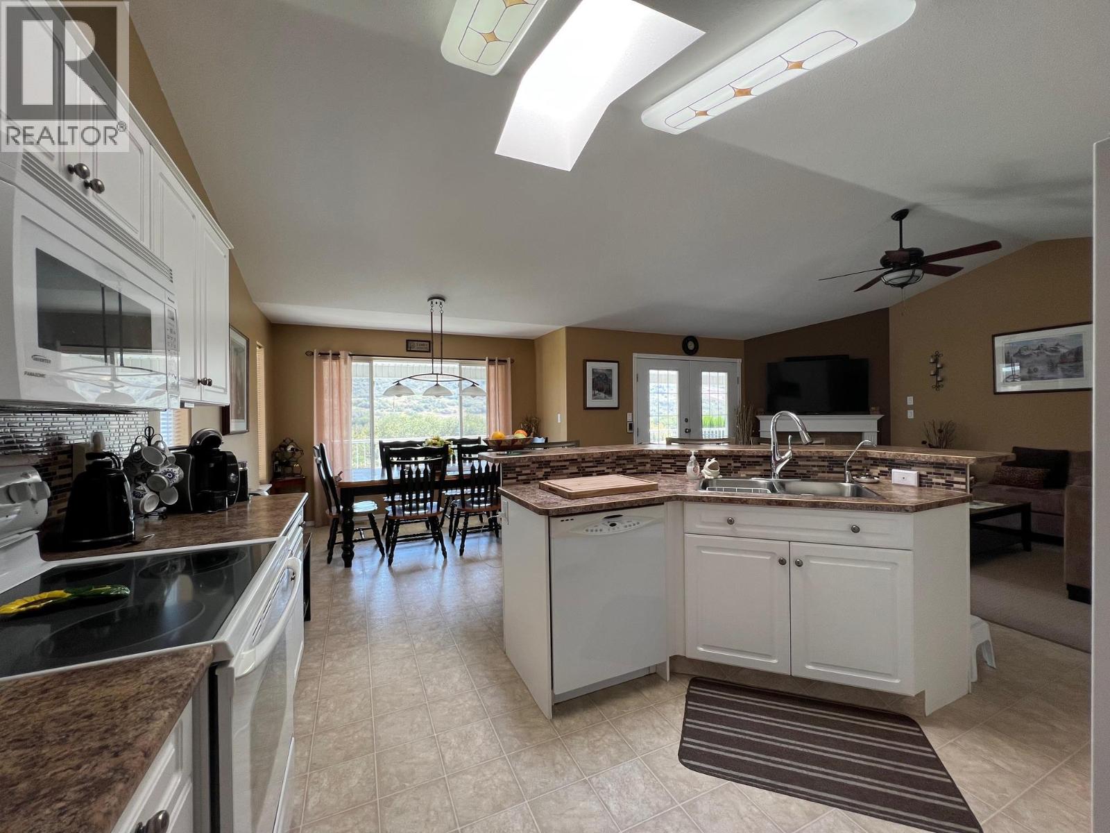 Photo 10 of 680 6th Street, Vernon BC