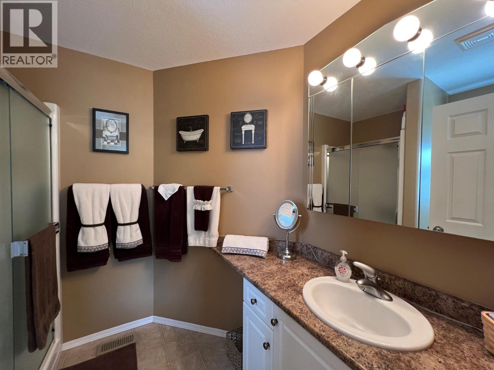 Photo 24 of 680 6th Street, Vernon BC