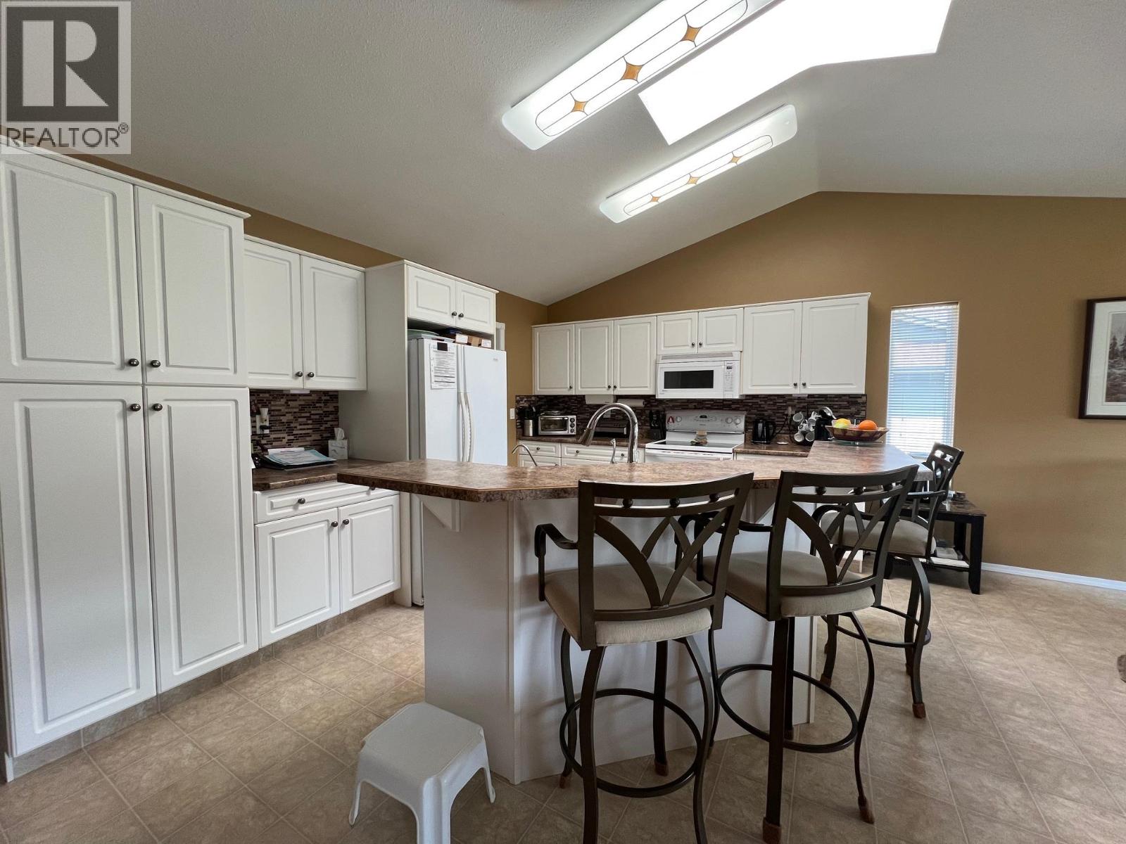 Photo 9 of 680 6th Street, Vernon BC