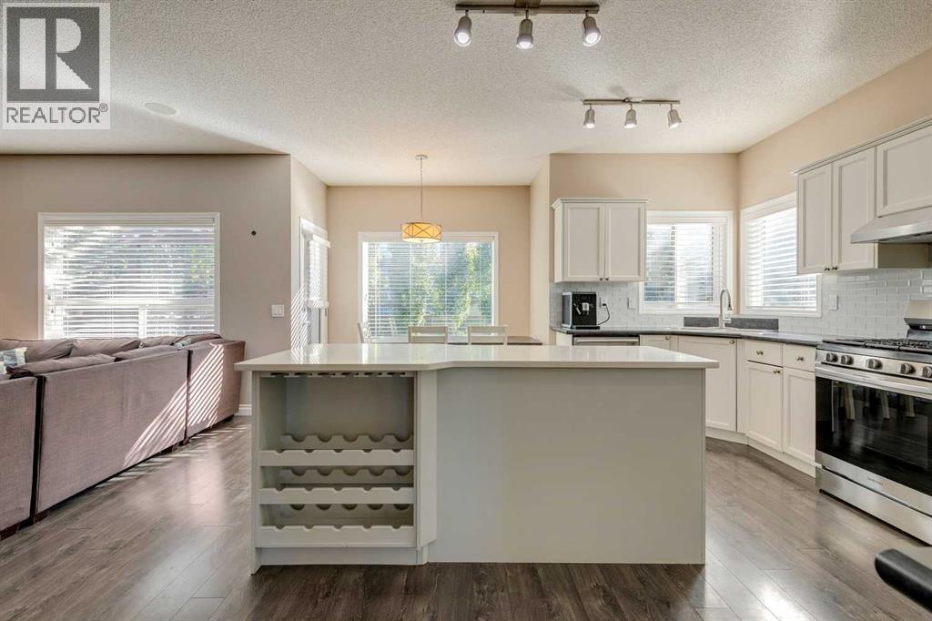 Photo 3 of 20 Wentworth Close Sw, Calgary AB