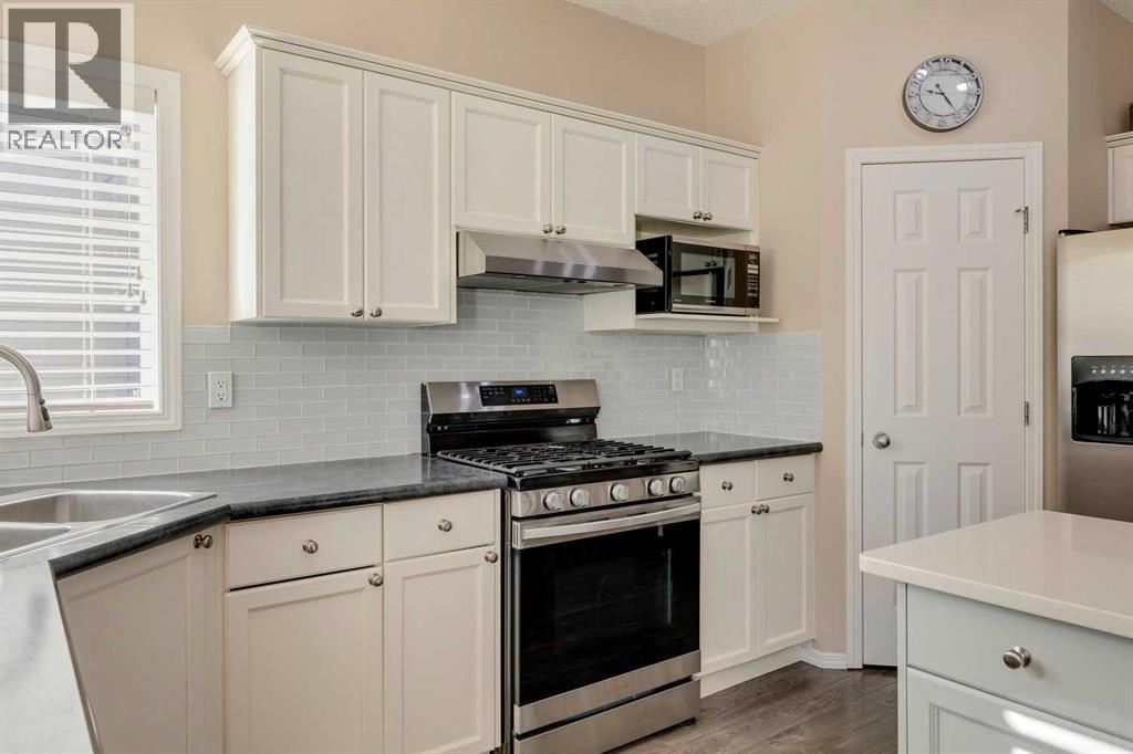 Photo 8 of 20 Wentworth Close Sw, Calgary AB