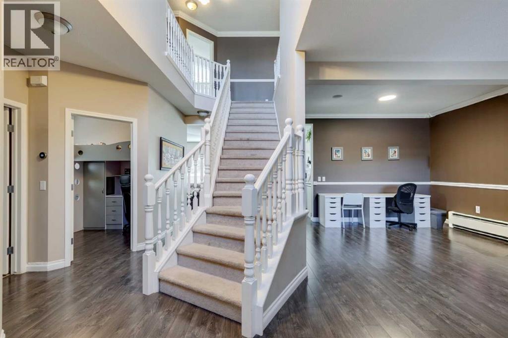 Photo 2 of 20 Wentworth Close Sw, Calgary AB