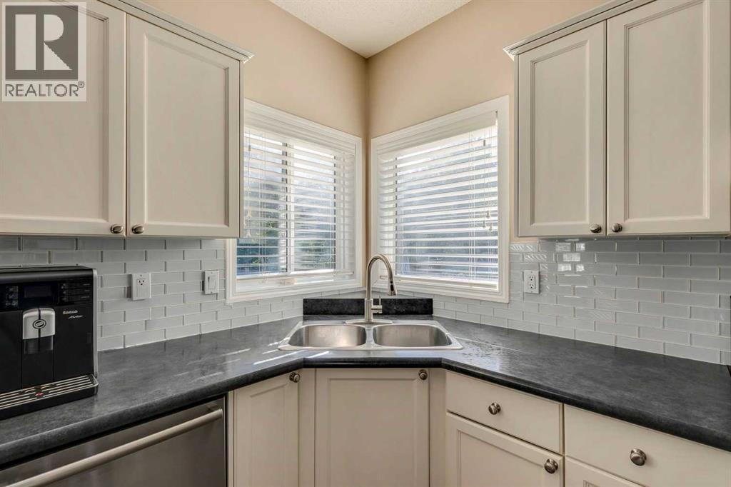 Photo 5 of 20 Wentworth Close Sw, Calgary AB