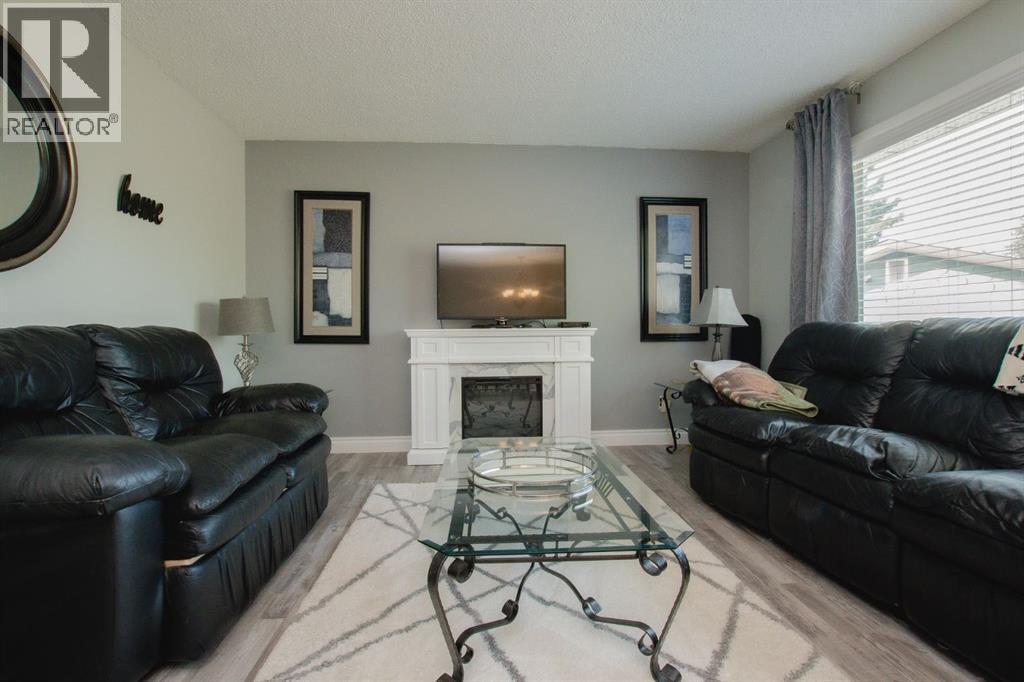 Photo 4 of 8203 99 Street, Grande Prairie AB