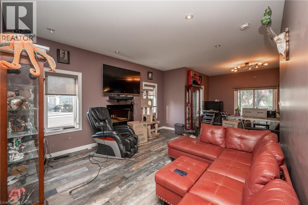 Photo 8 of 103 Arthur Street, Niagara Falls ON