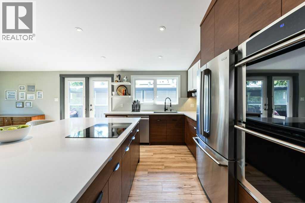 Photo 11 of 2256 Longridge Drive Sw, Calgary AB