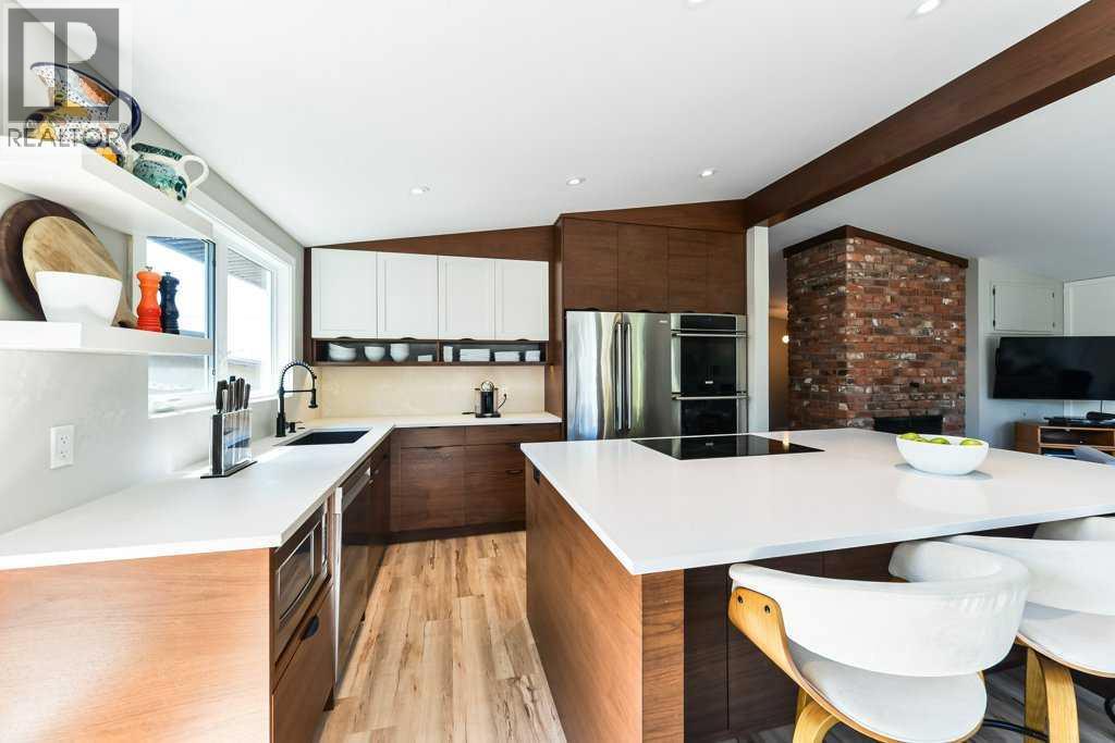Photo 9 of 2256 Longridge Drive Sw, Calgary AB