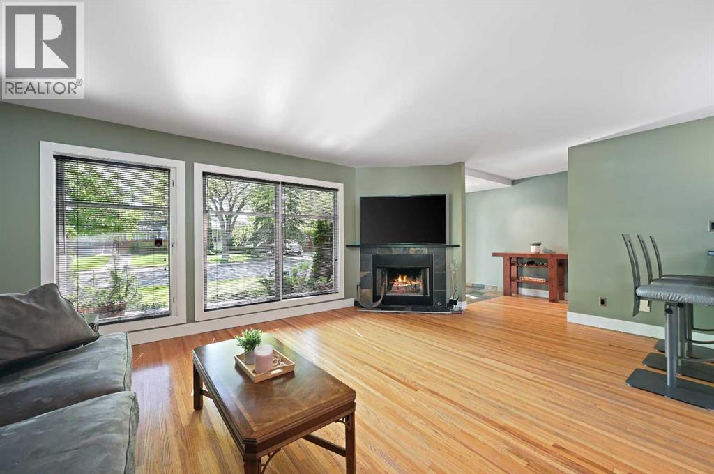 Photo 10 of 4811 15 Street Sw, Calgary AB