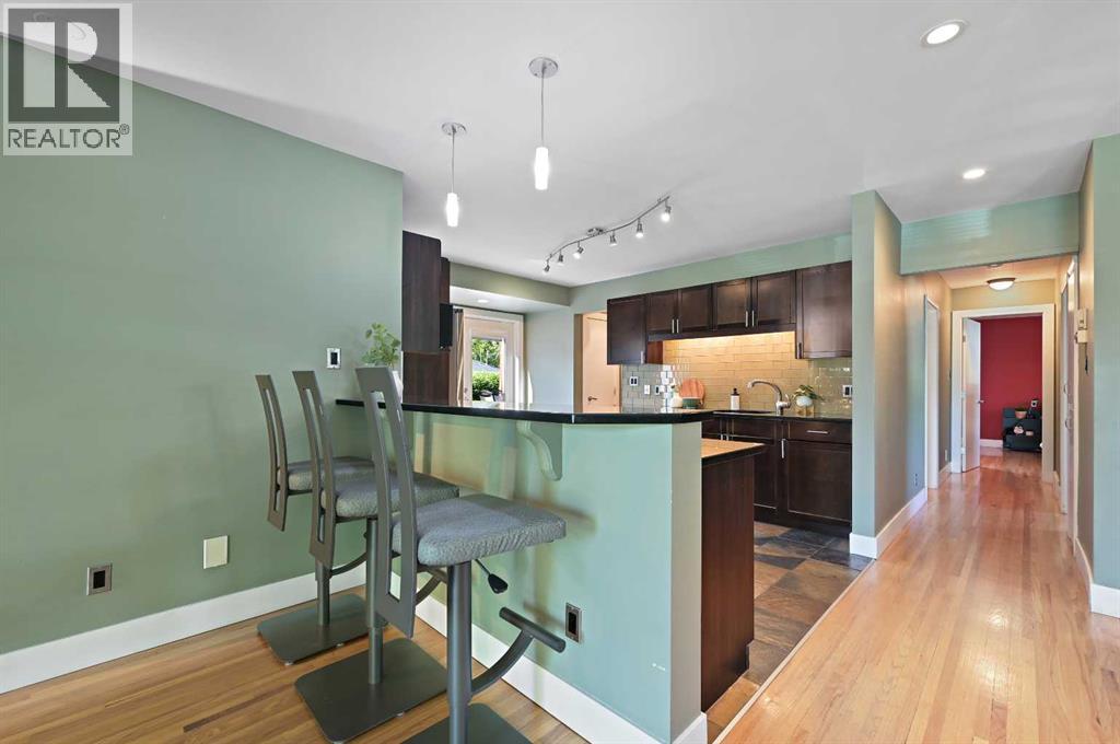 Photo 15 of 4811 15 Street Sw, Calgary AB