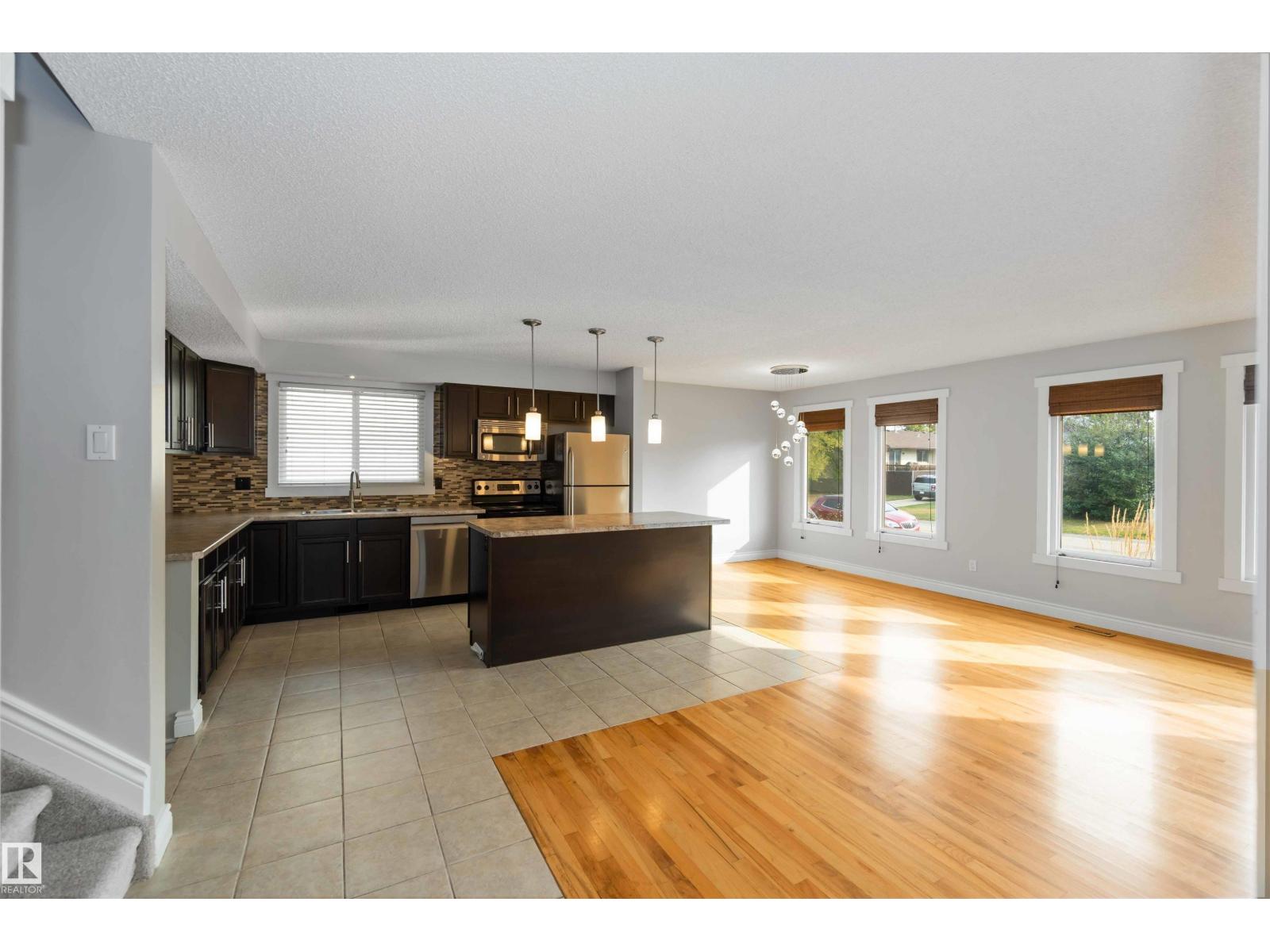 Photo 12 of 9216 82 St, Fort Saskatchewan AB