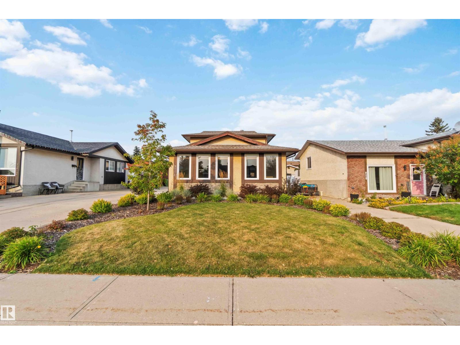 Photo 3 of 9216 82 St, Fort Saskatchewan AB