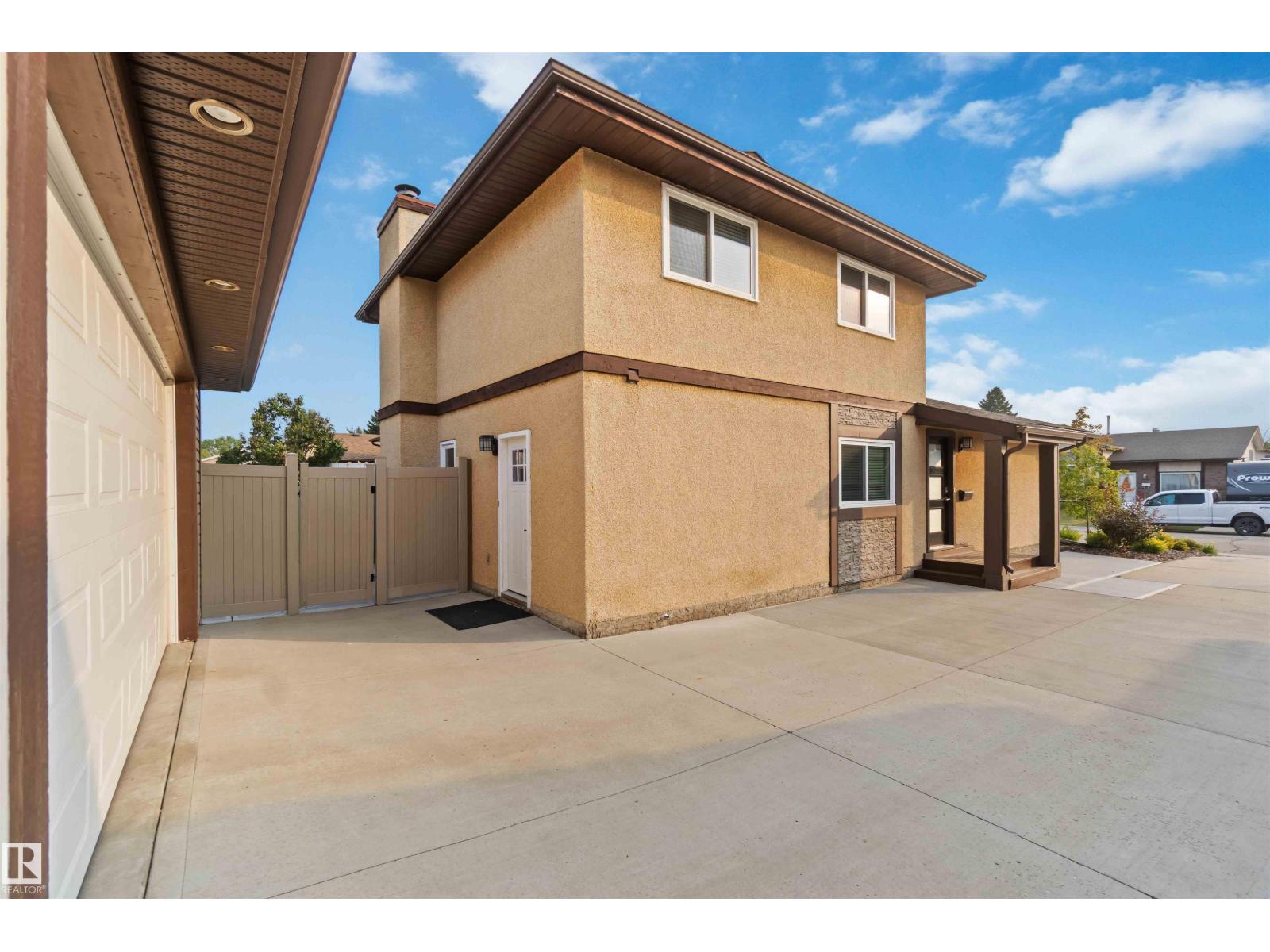 Photo 6 of 9216 82 St, Fort Saskatchewan AB