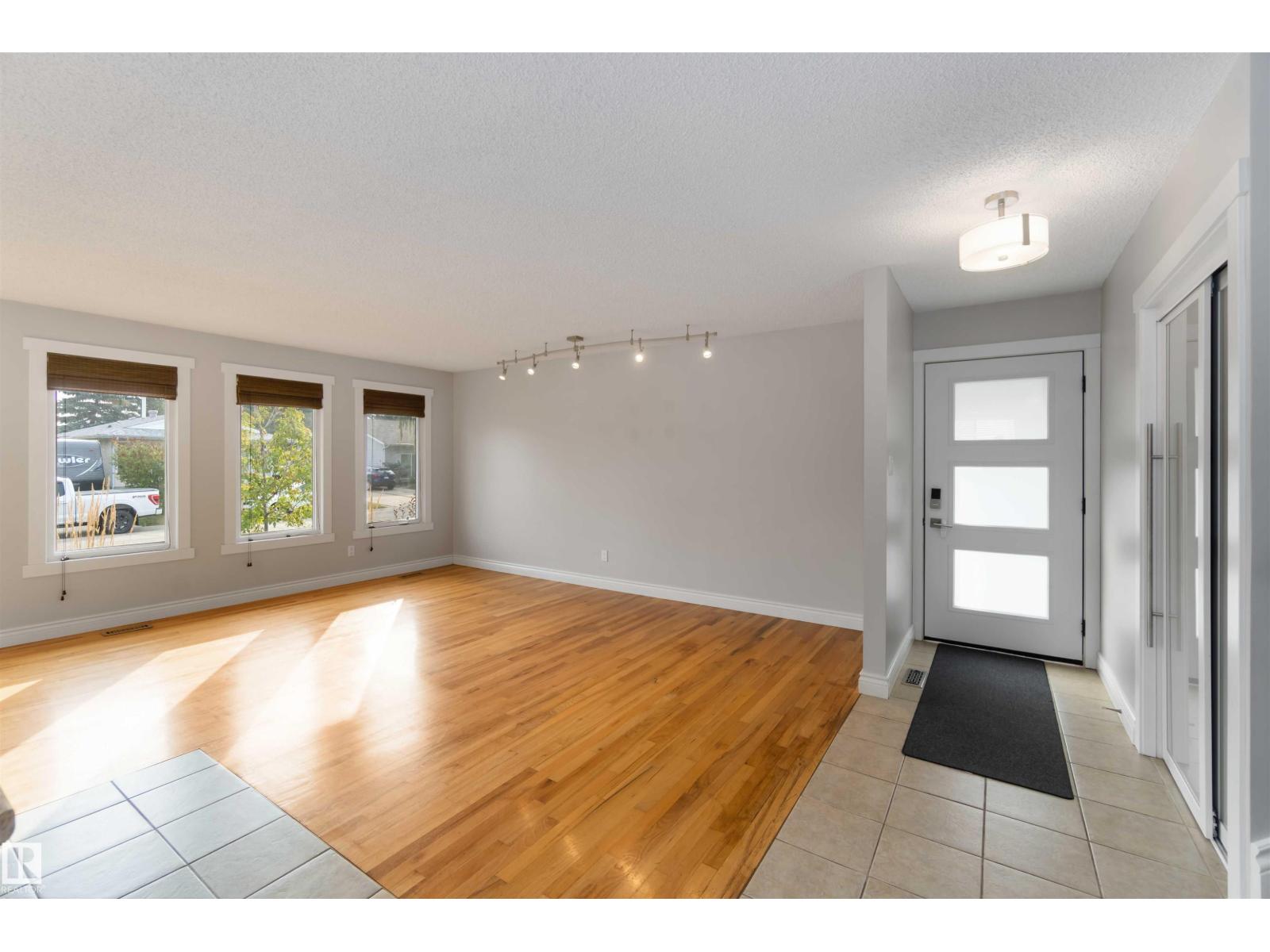 Photo 9 of 9216 82 St, Fort Saskatchewan AB