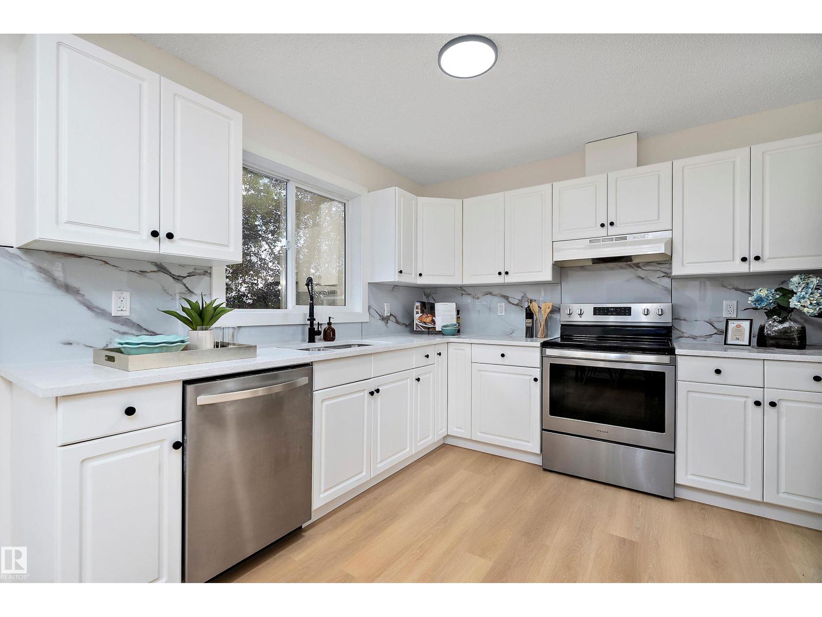 Photo 9 of 14 11105 9 Av Nw, Edmonton AB