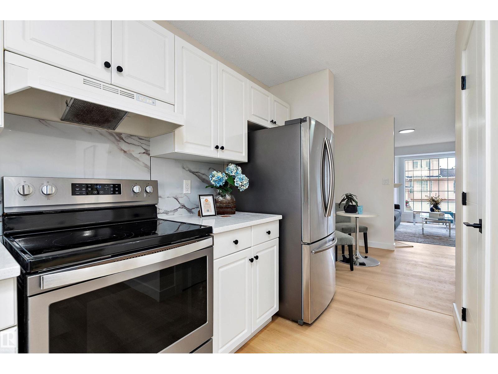 Photo 11 of 14 11105 9 Av Nw, Edmonton AB