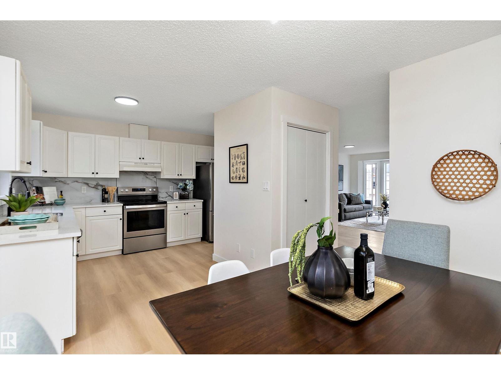 Photo 15 of 14 11105 9 Av Nw, Edmonton AB