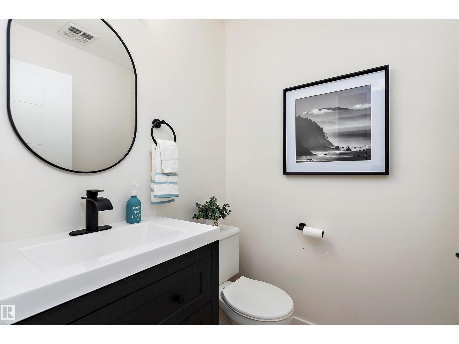 Photo 16 of 14 11105 9 Av Nw, Edmonton AB